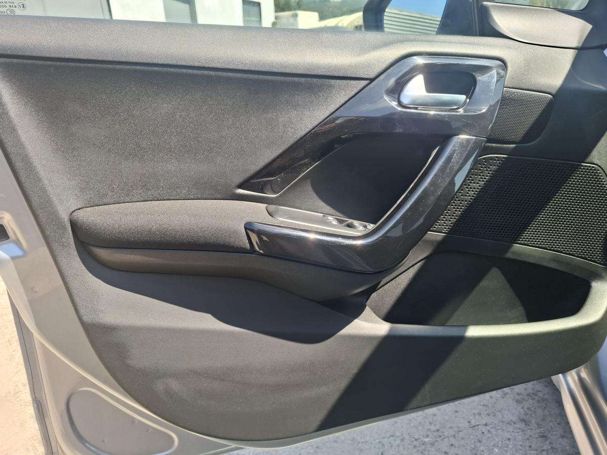 peugeot-208-2014-gasolina-1199cc
