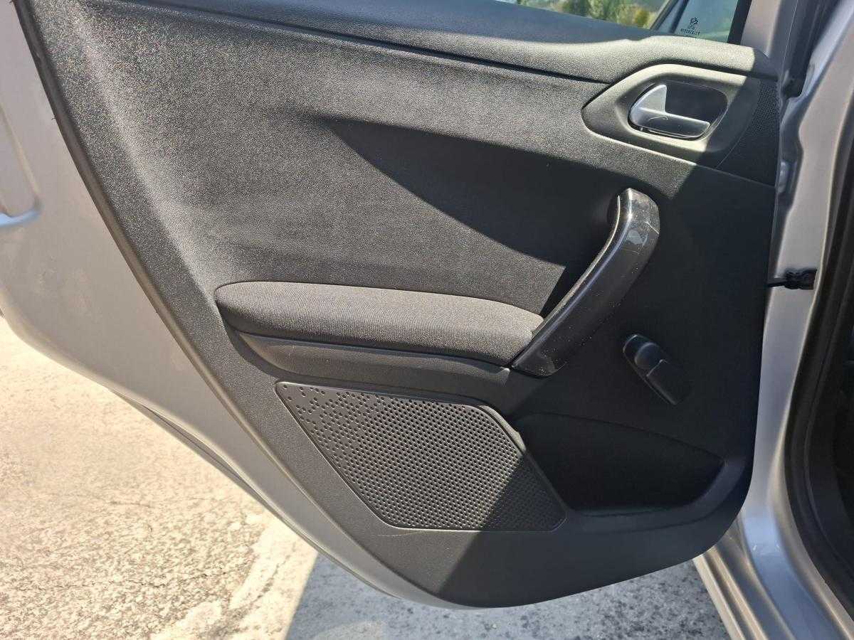 peugeot-208-2014-gasolina-1199cc