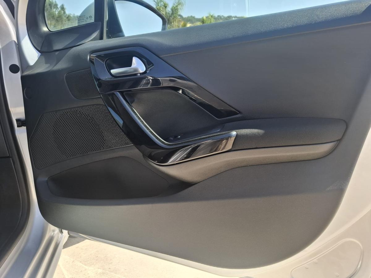 peugeot-208-2014-gasolina-1199cc