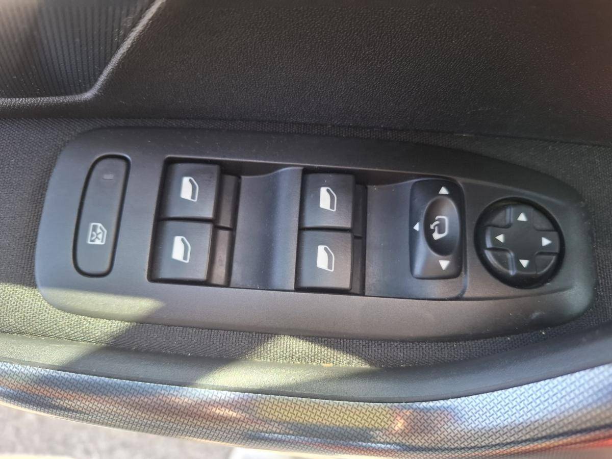 peugeot-2008-2018-diesel-1560cc
