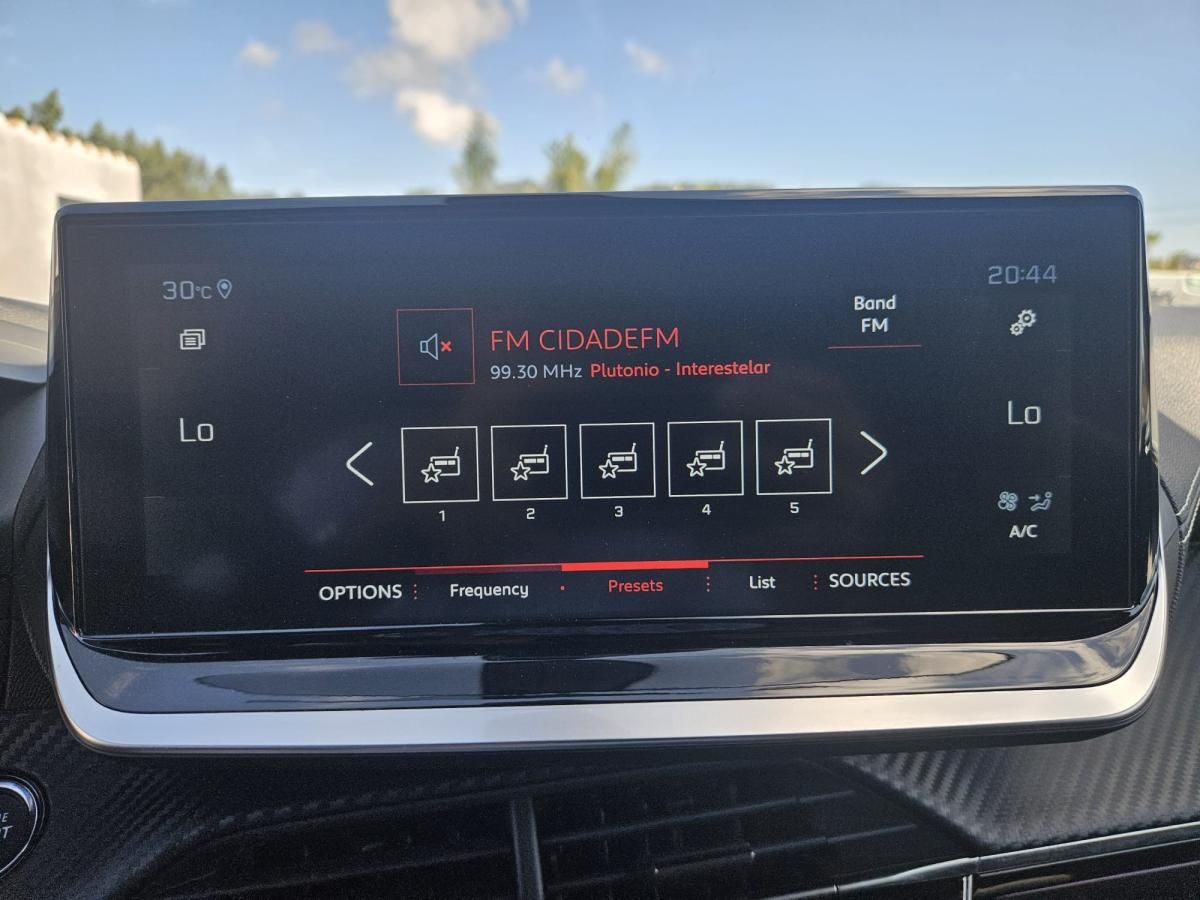 peugeot-2008-2022-gasolina-1199cc