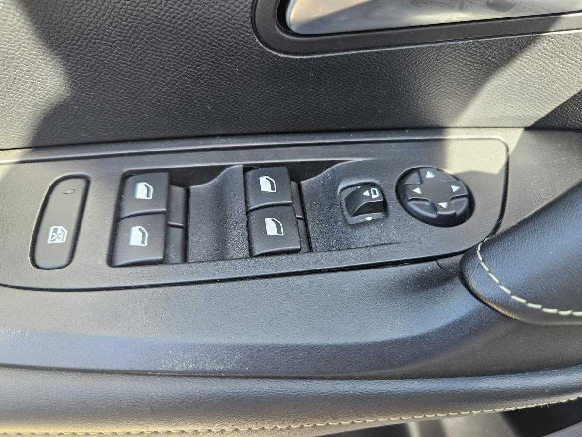 peugeot-2008-2022-gasolina-1199cc