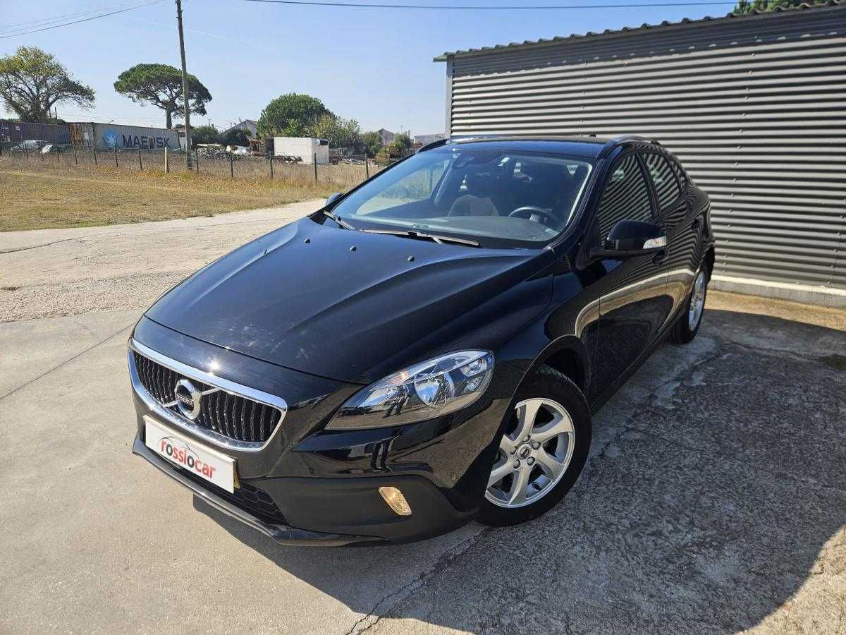 volvo-v40-cross-country-2017-diesel-1969cc