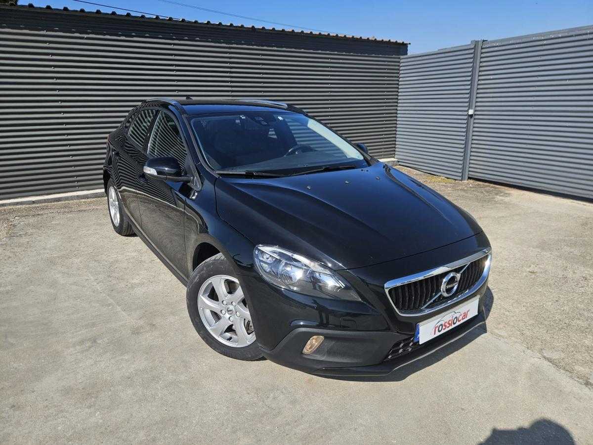 volvo-v40-cross-country-2017-diesel-1969cc