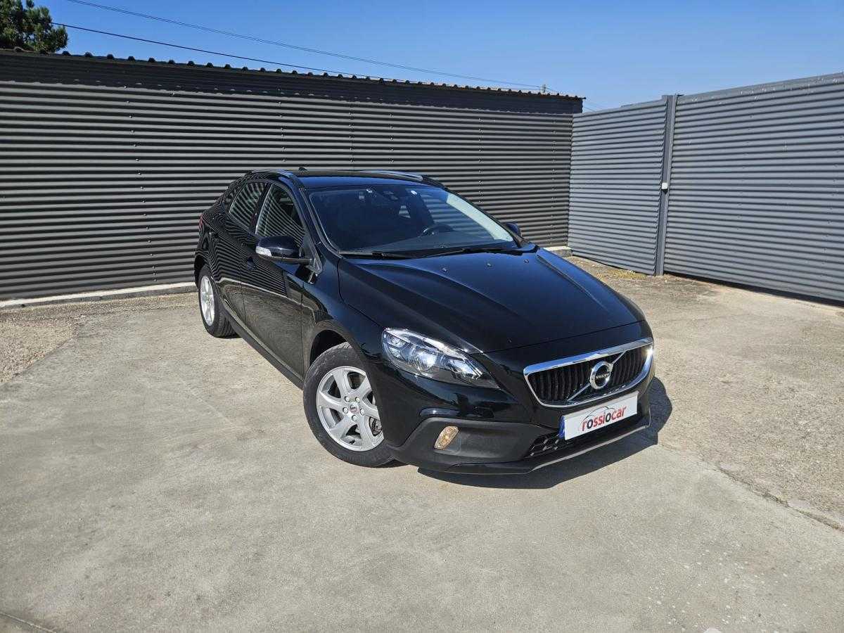 volvo-v40-cross-country-2017-diesel-1969cc
