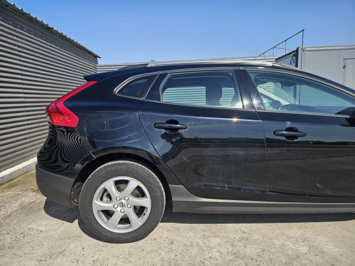 volvo-v40-cross-country-2017-diesel-1969cc