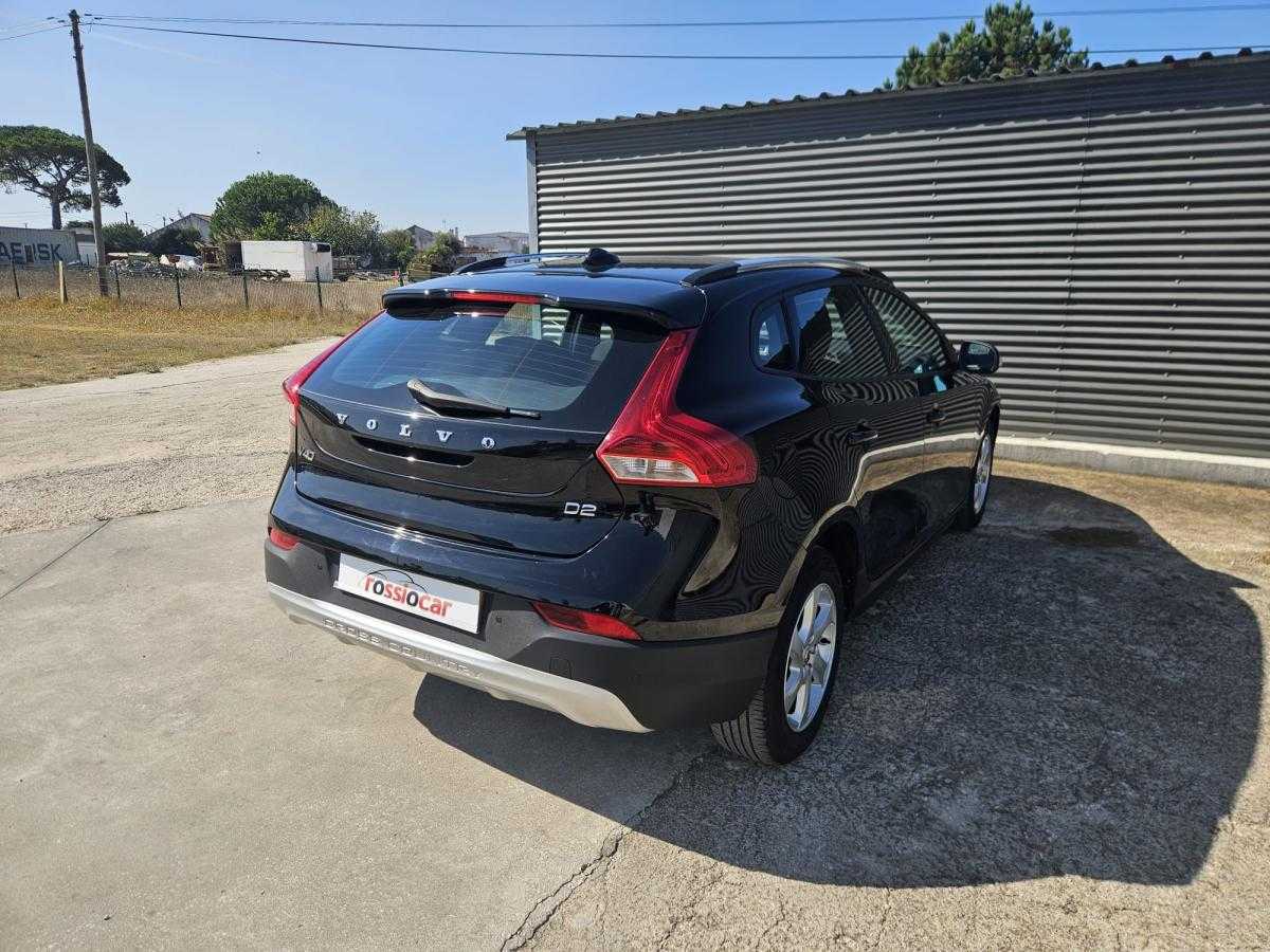 volvo-v40-cross-country-2017-diesel-1969cc