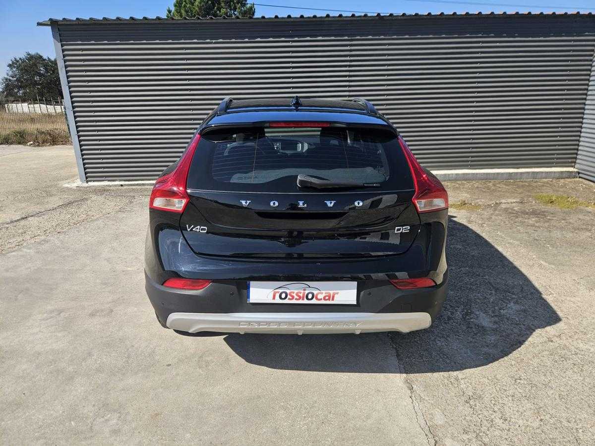 volvo-v40-cross-country-2017-diesel-1969cc