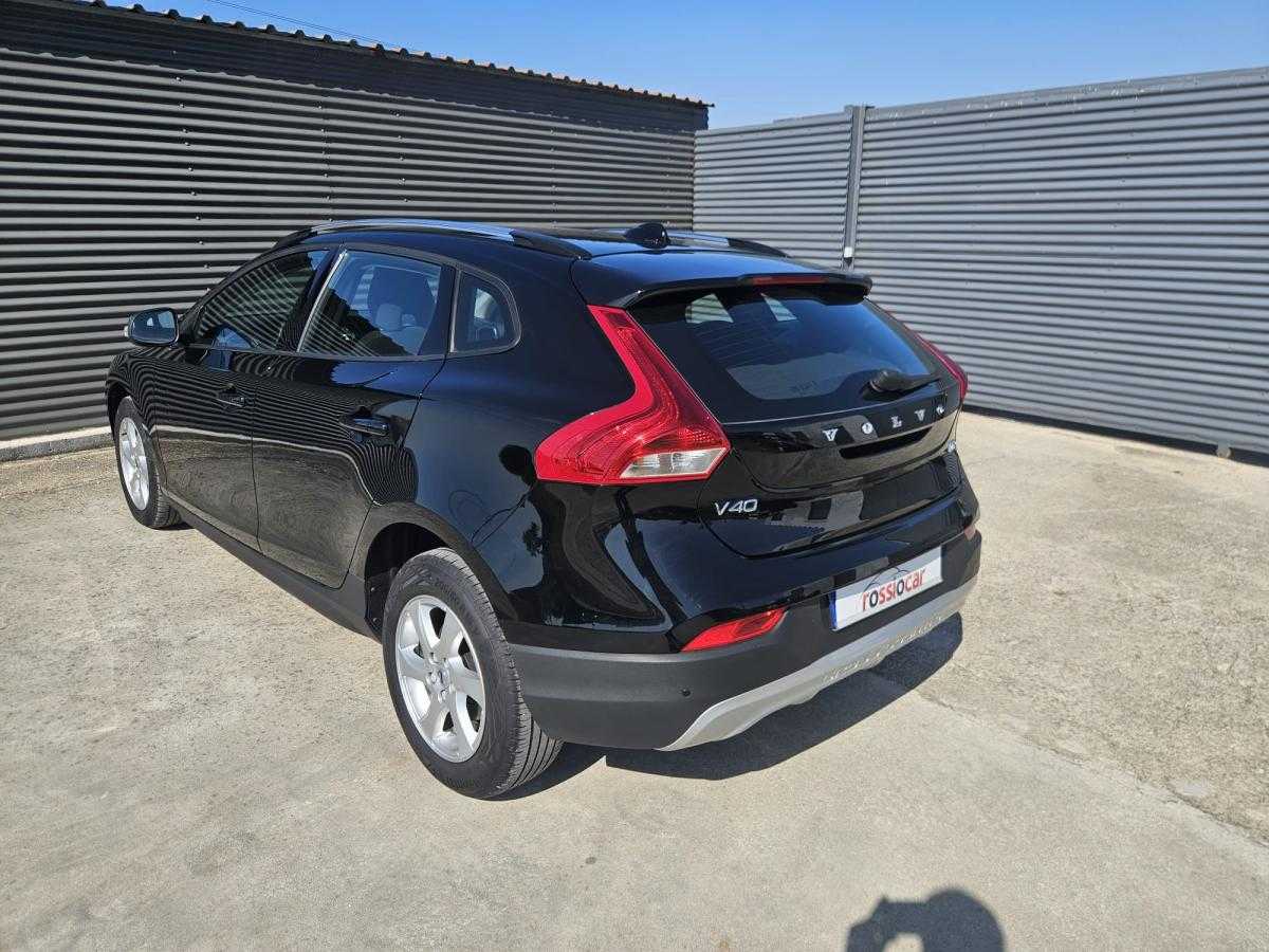 volvo-v40-cross-country-2017-diesel-1969cc