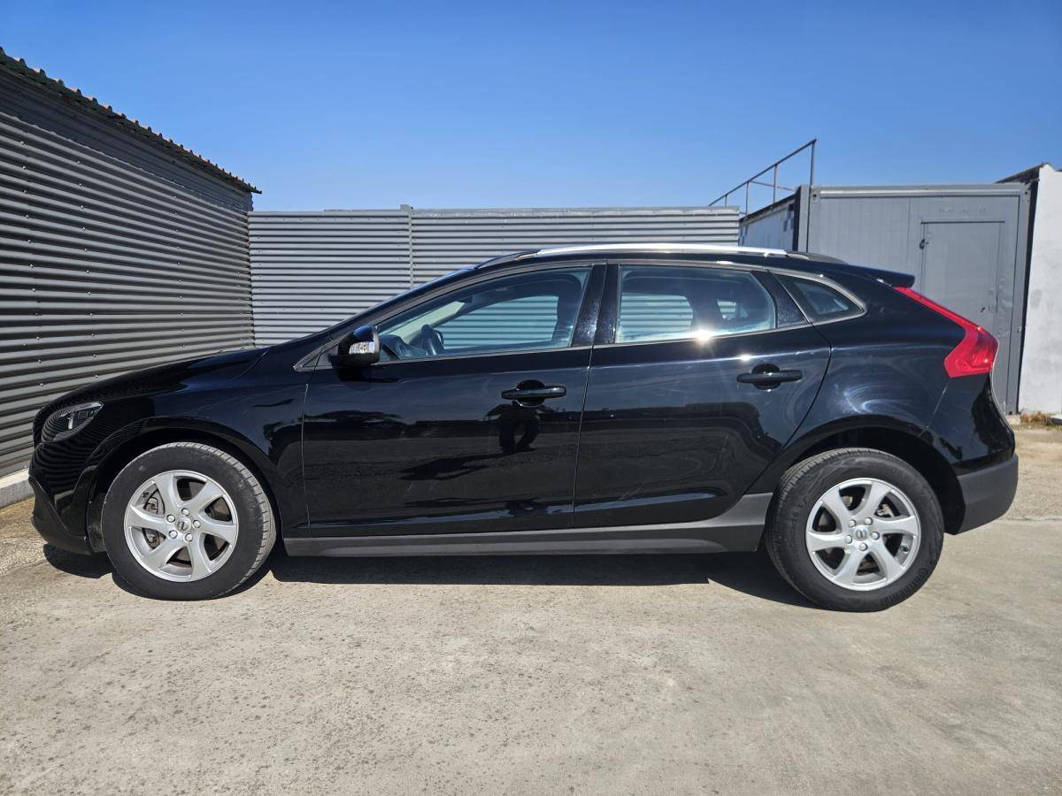 volvo-v40-cross-country-2017-diesel-1969cc