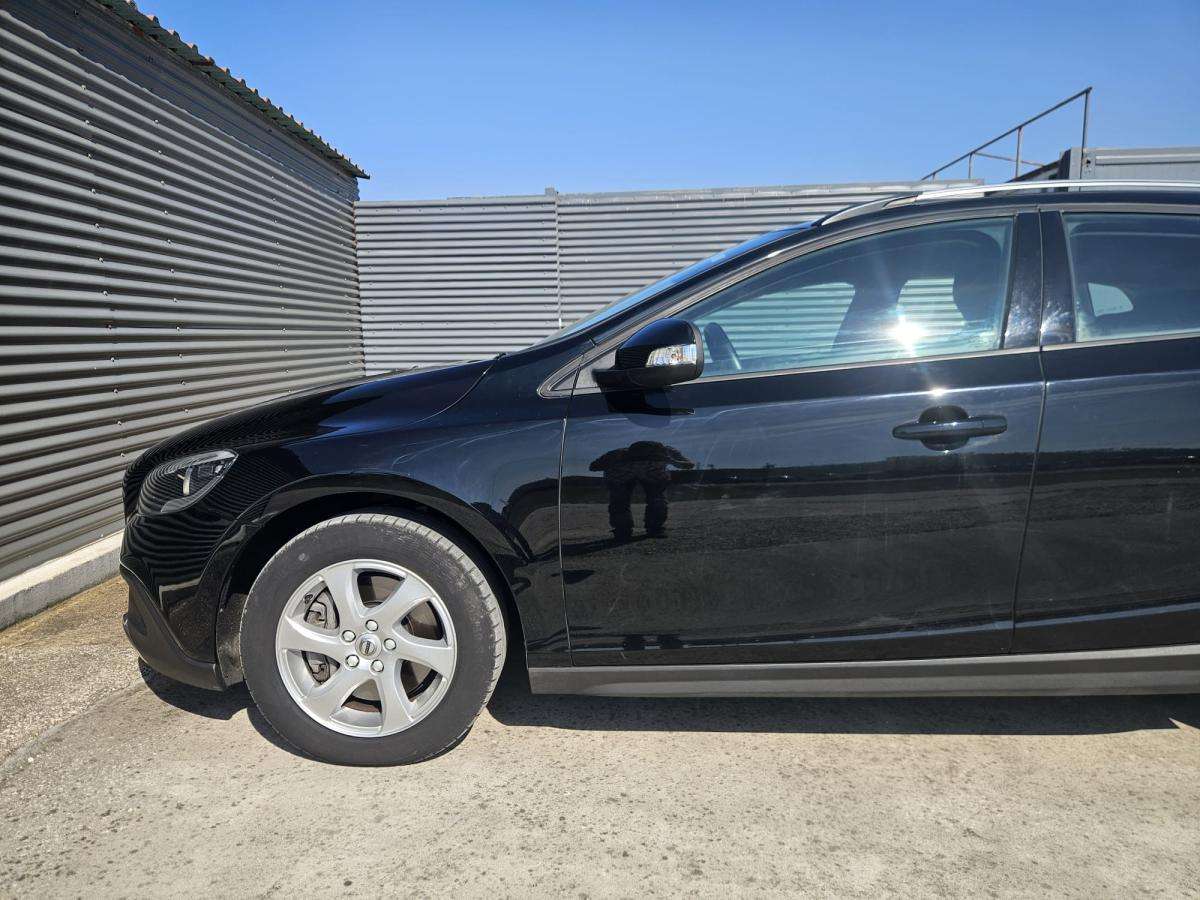 volvo-v40-cross-country-2017-diesel-1969cc