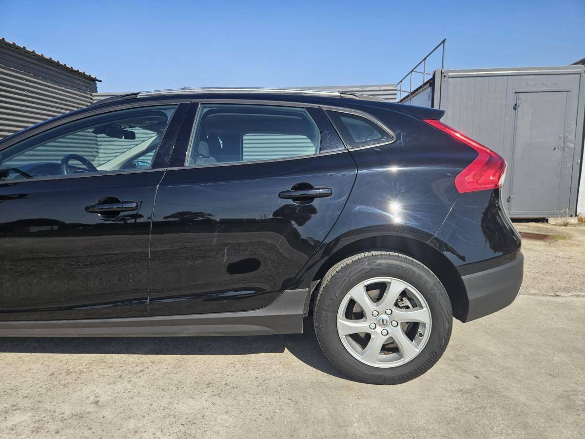 volvo-v40-cross-country-2017-diesel-1969cc
