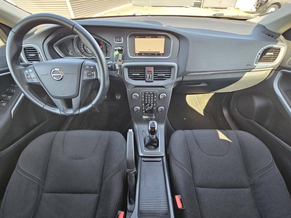 volvo-v40-cross-country-2017-diesel-1969cc