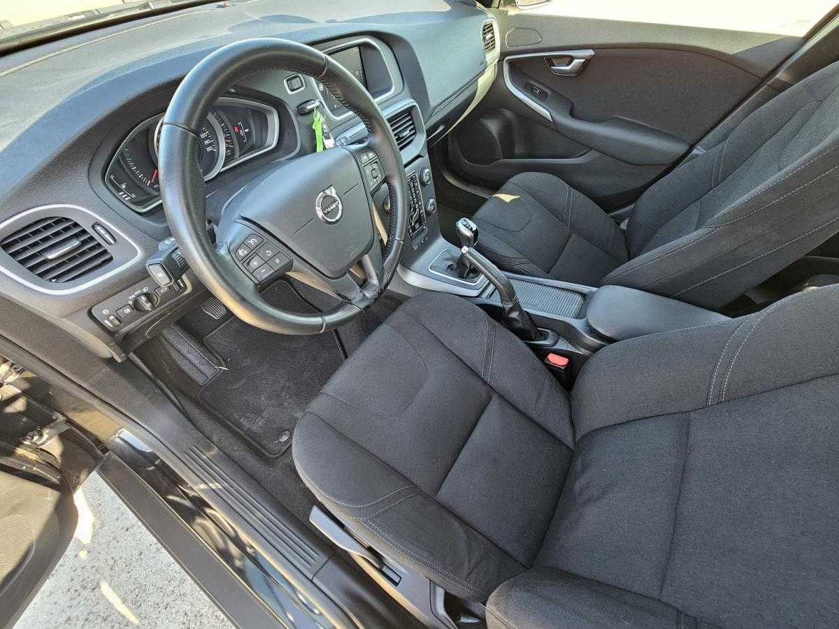volvo-v40-cross-country-2017-diesel-1969cc