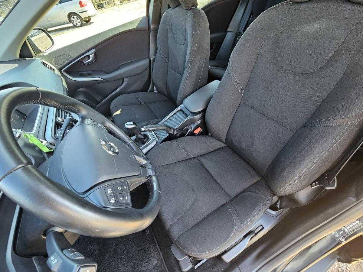 volvo-v40-cross-country-2017-diesel-1969cc