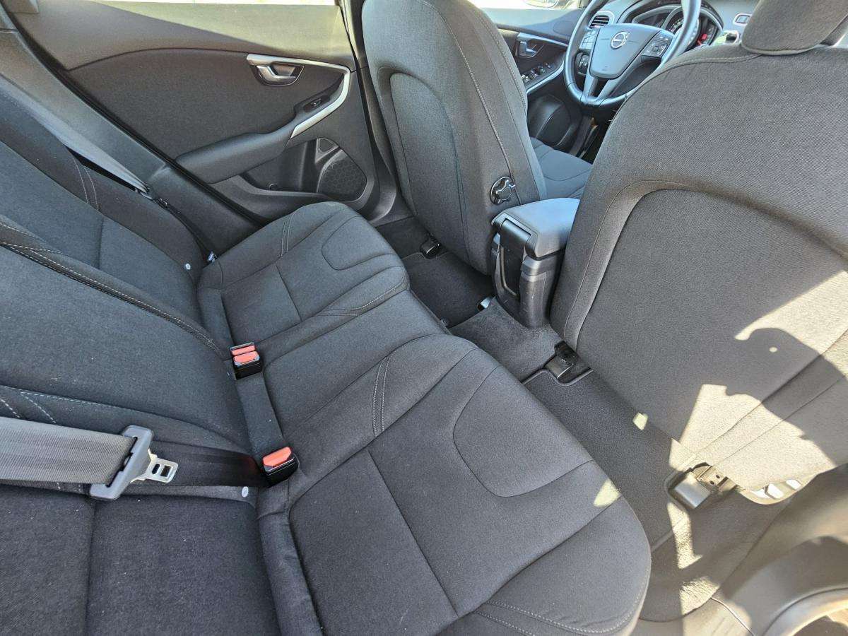 volvo-v40-cross-country-2017-diesel-1969cc