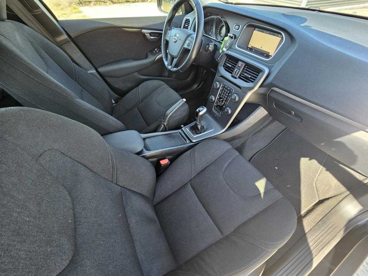 volvo-v40-cross-country-2017-diesel-1969cc
