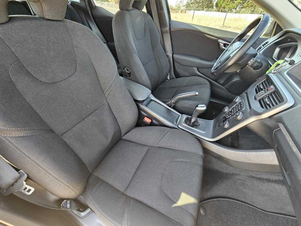 volvo-v40-cross-country-2017-diesel-1969cc