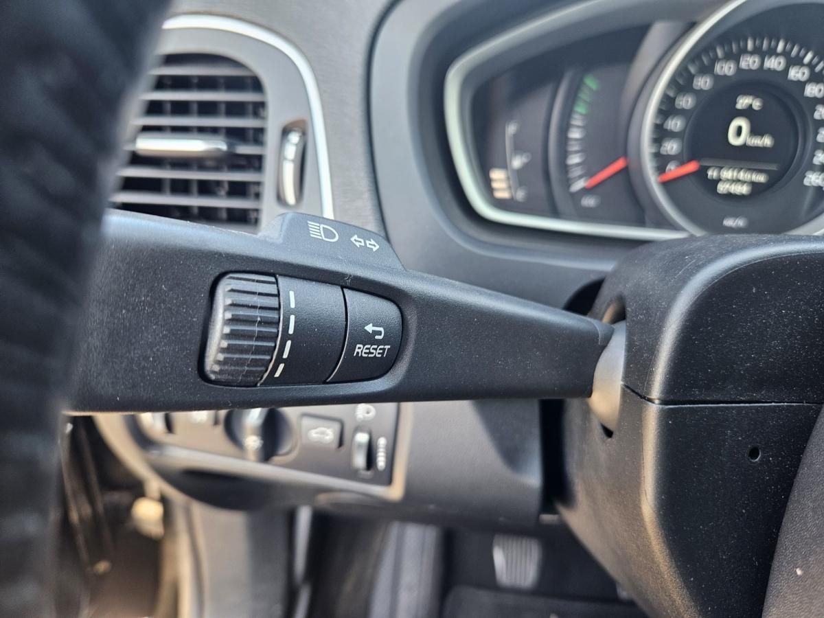volvo-v40-cross-country-2017-diesel-1969cc