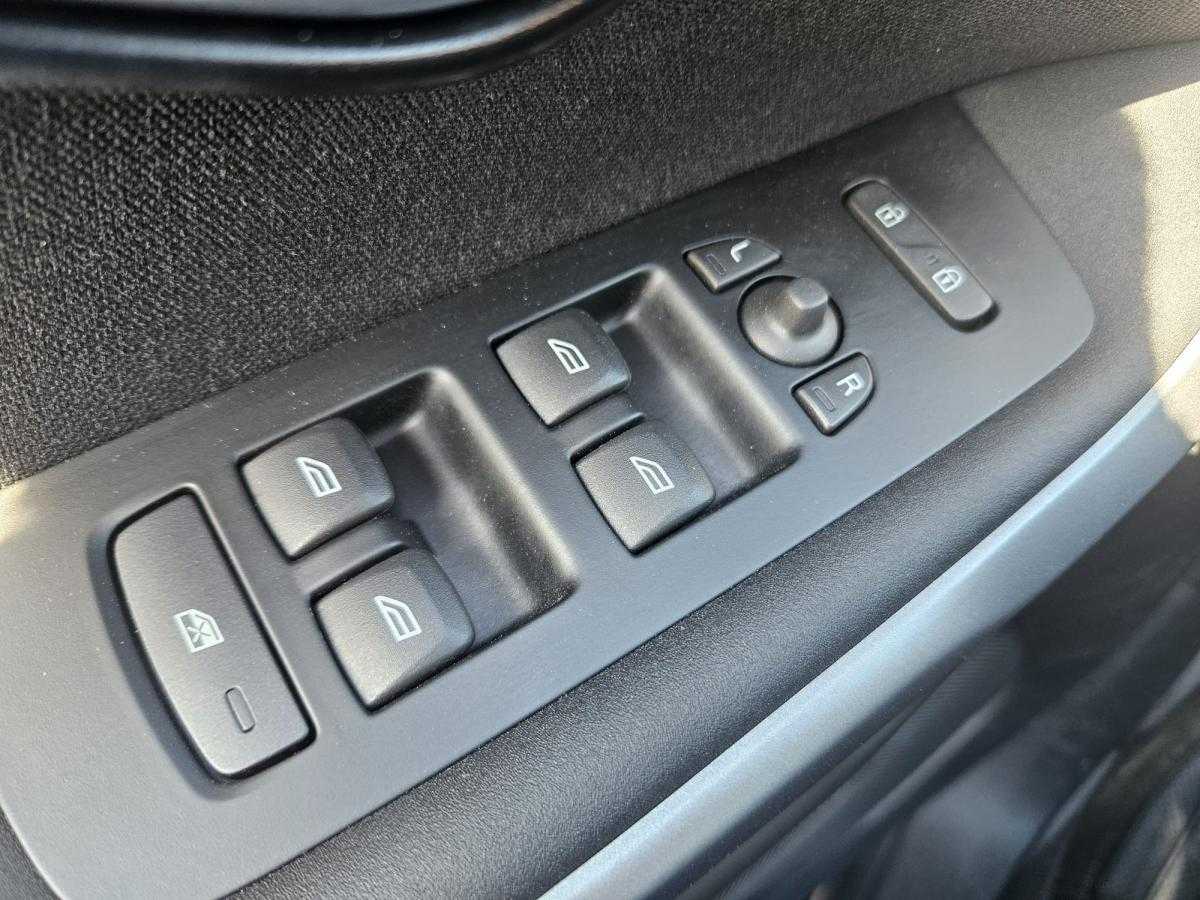 volvo-v40-cross-country-2017-diesel-1969cc