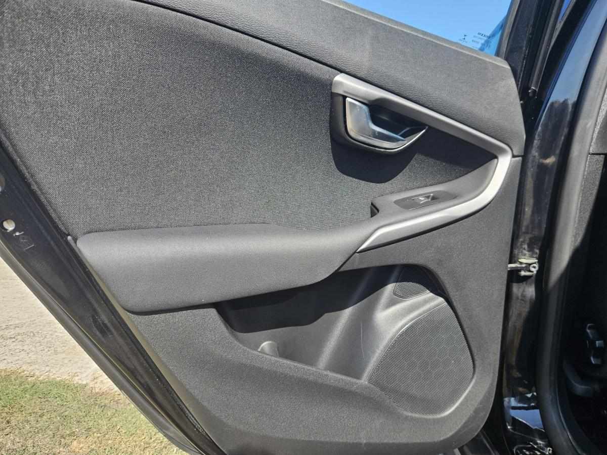 volvo-v40-cross-country-2017-diesel-1969cc