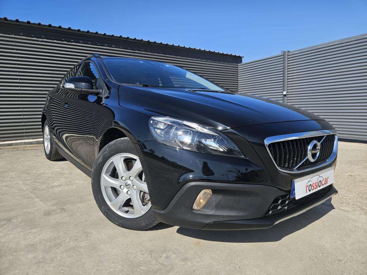 volvo-v40-cross-country-2017-diesel-1969cc