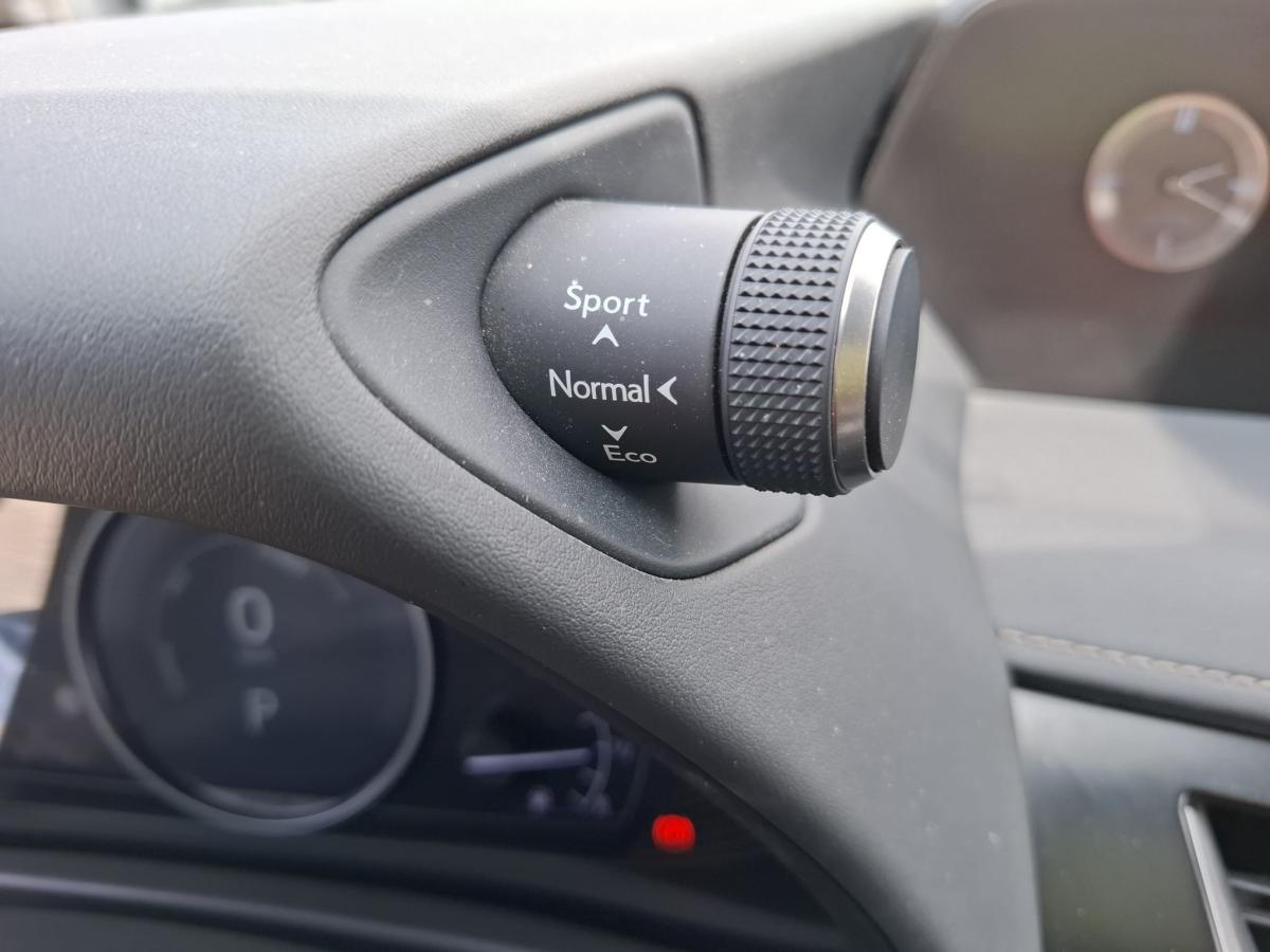 lexus-ux-2019-hibrido-a-gasolina-1987cc