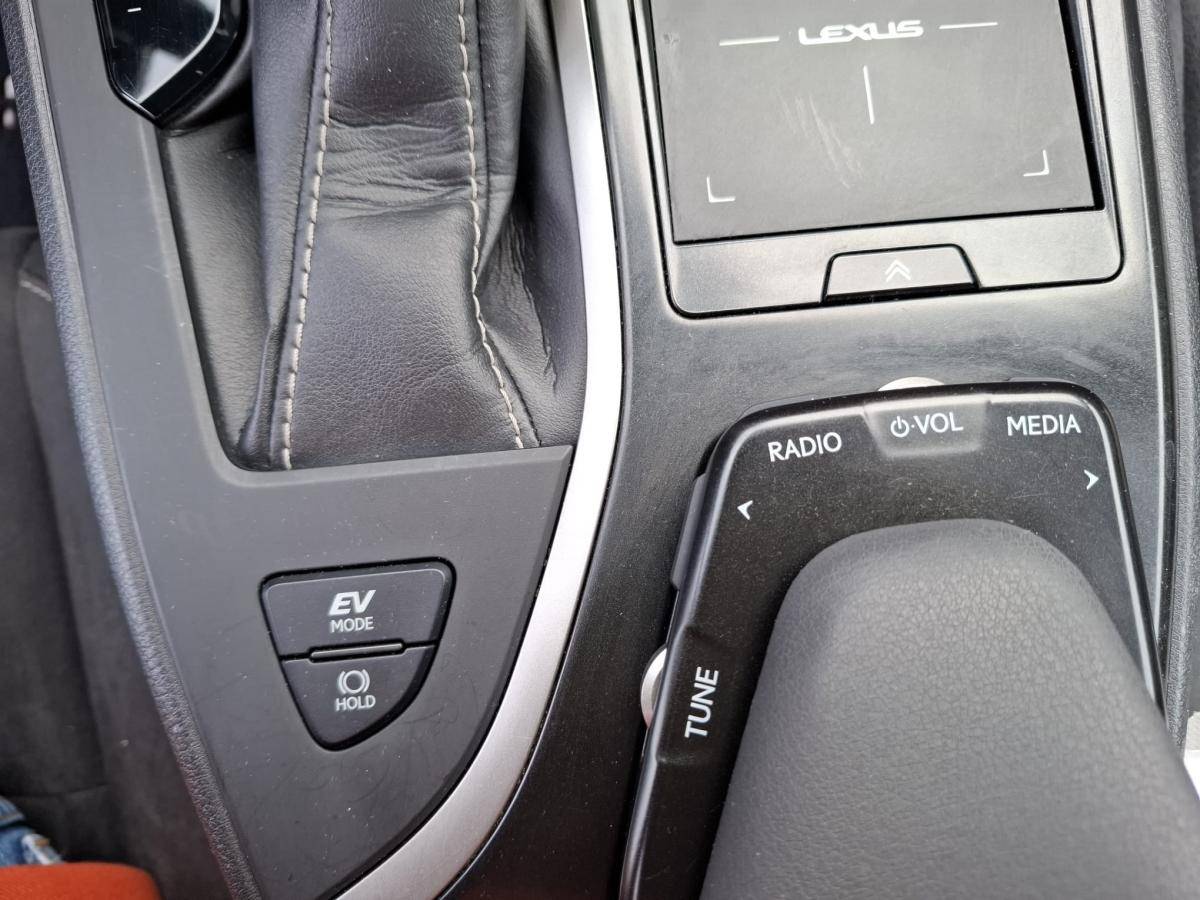 lexus-ux-2019-hibrido-a-gasolina-1987cc