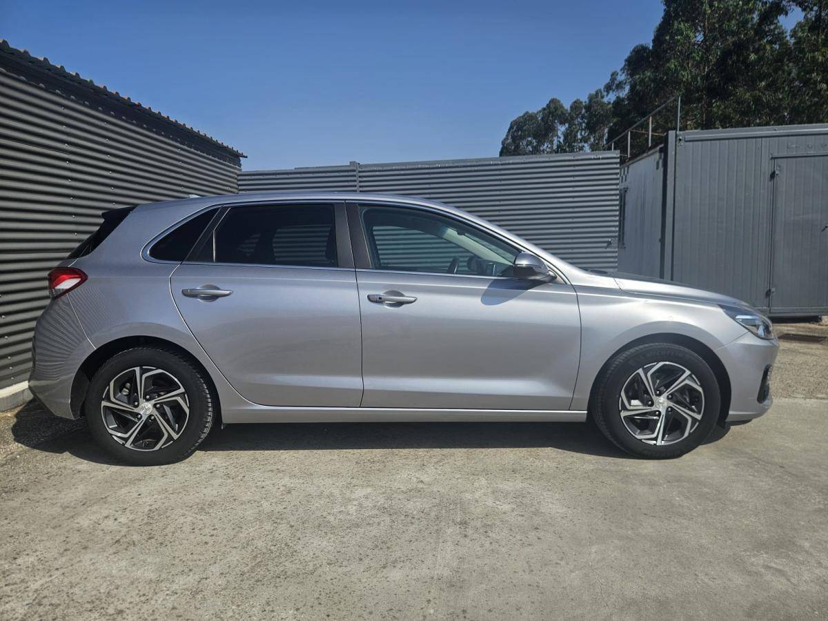 hyundai-i30-2023-gasolina-998cc