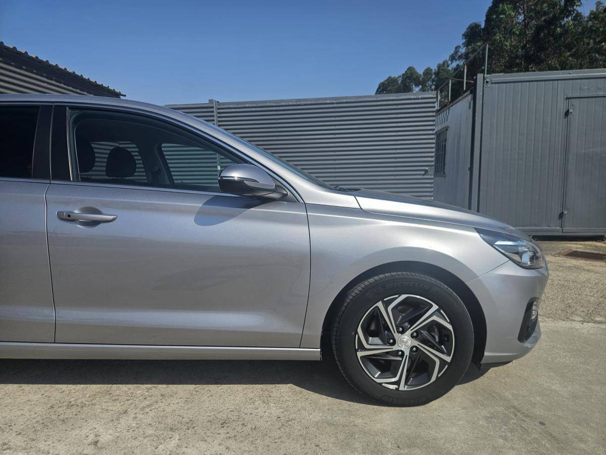 hyundai-i30-2023-gasolina-998cc