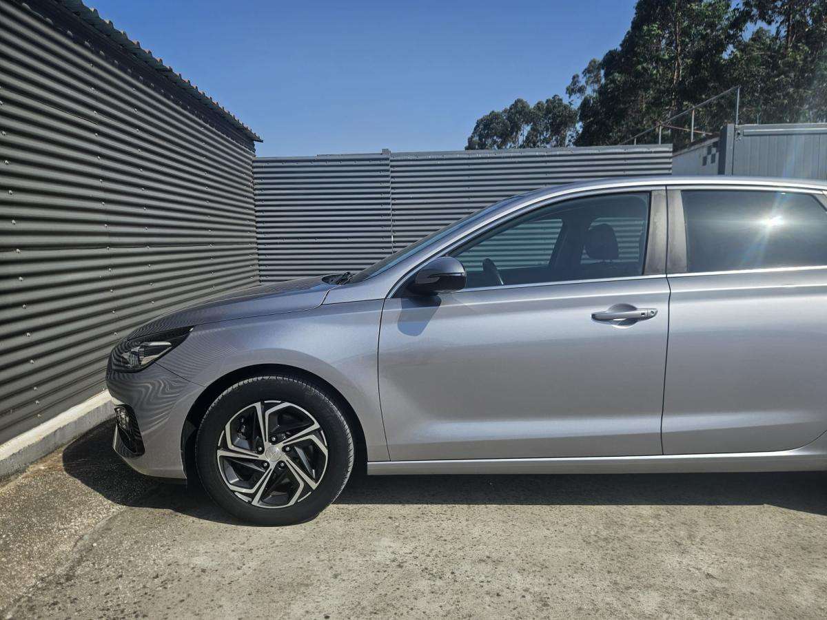 hyundai-i30-2023-gasolina-998cc