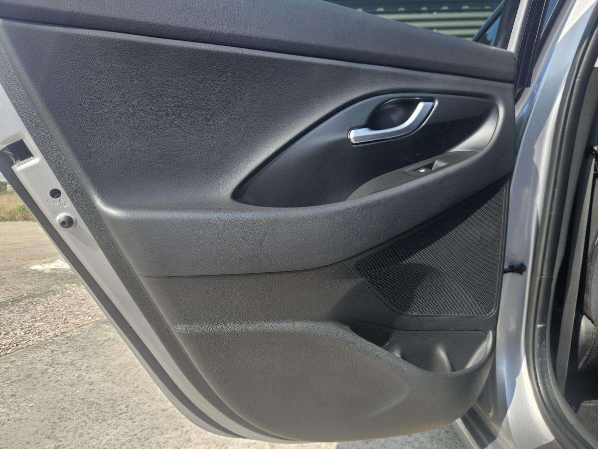 hyundai-i30-2023-gasolina-998cc