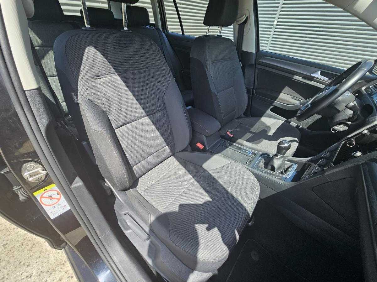 volkswagen-golf-variant-2018-diesel-1598cc