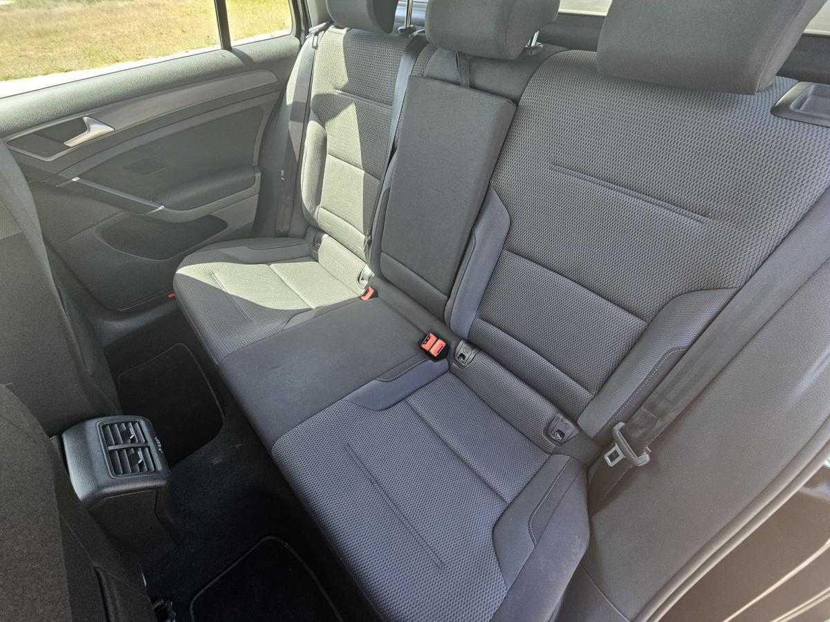 volkswagen-golf-variant-2018-diesel-1598cc