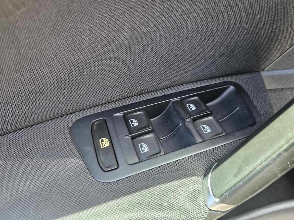 volkswagen-golf-variant-2018-diesel-1598cc