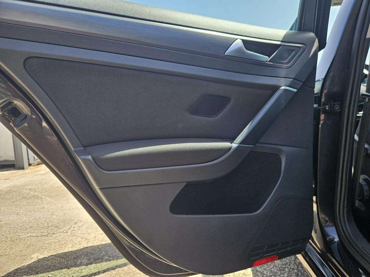 volkswagen-golf-variant-2018-diesel-1598cc