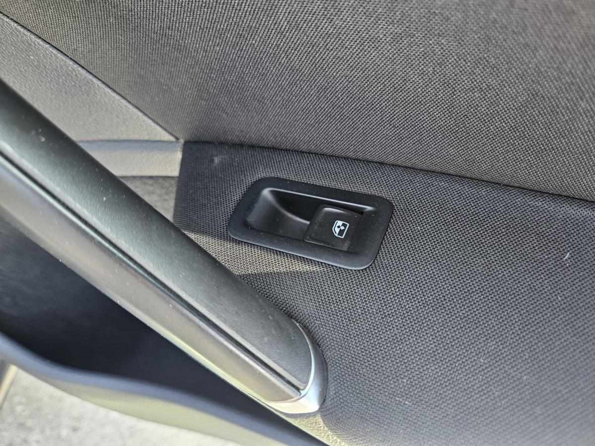 volkswagen-golf-variant-2018-diesel-1598cc