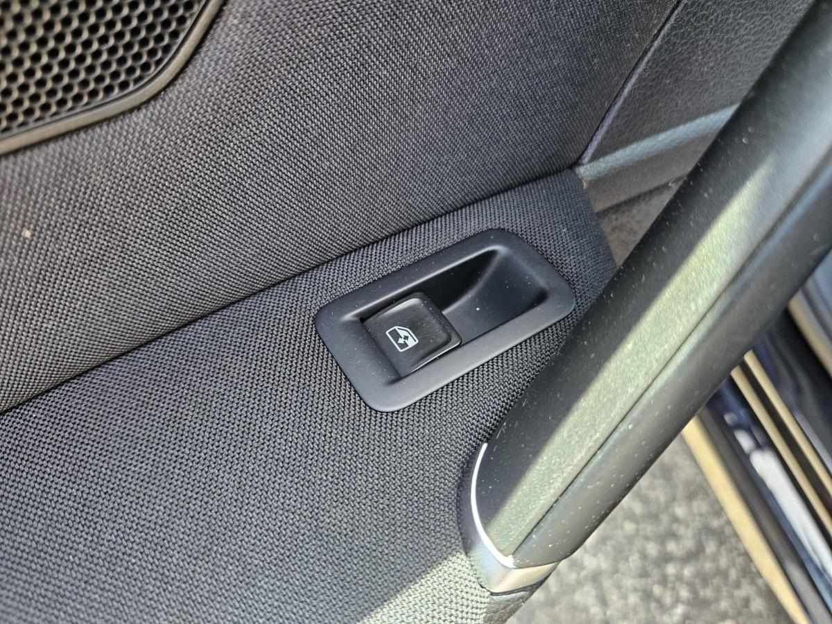 volkswagen-golf-variant-2018-diesel-1598cc