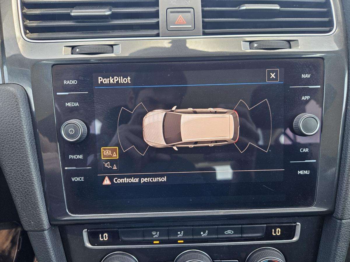 volkswagen-golf-variant-2018-diesel-1598cc