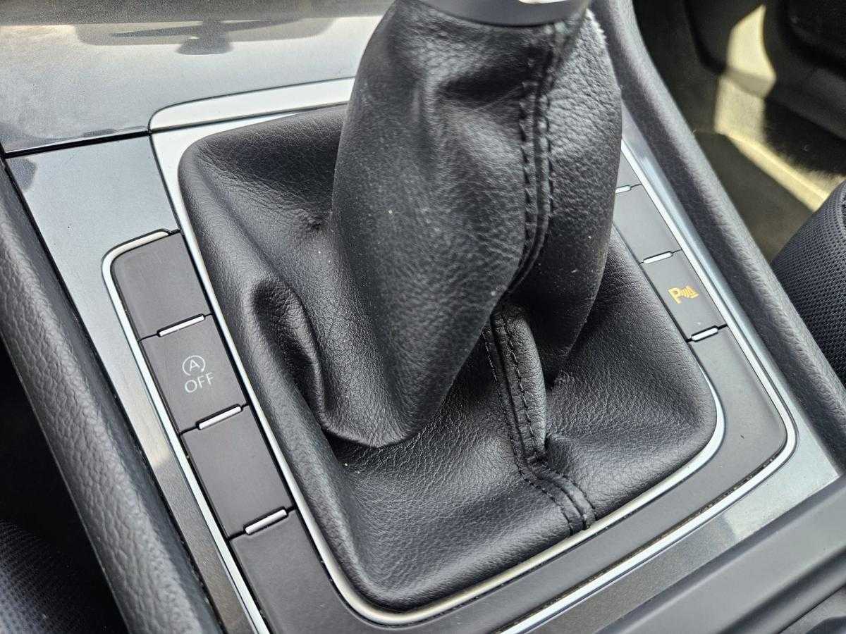 volkswagen-golf-variant-2018-diesel-1598cc