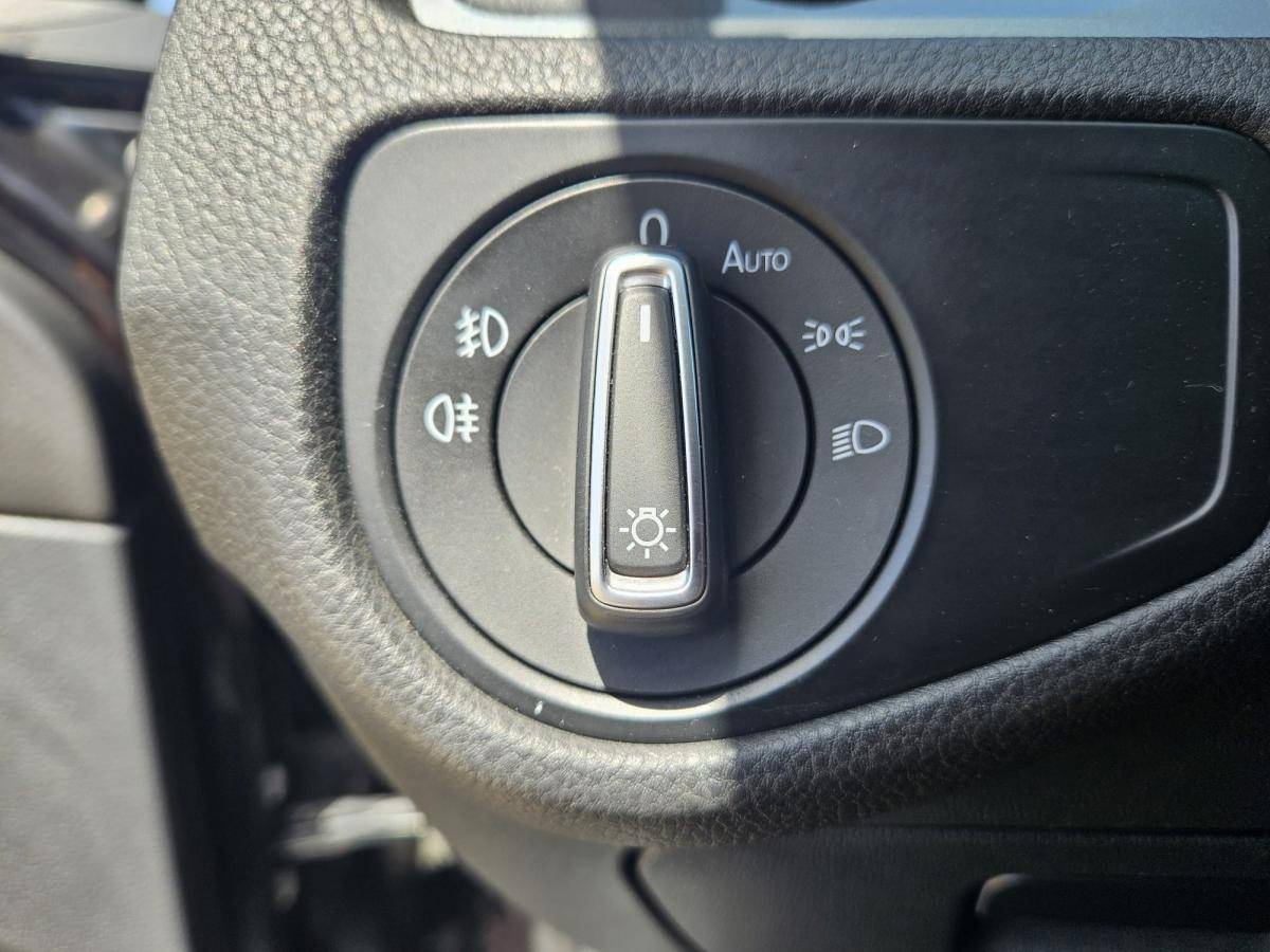 volkswagen-golf-variant-2018-diesel-1598cc