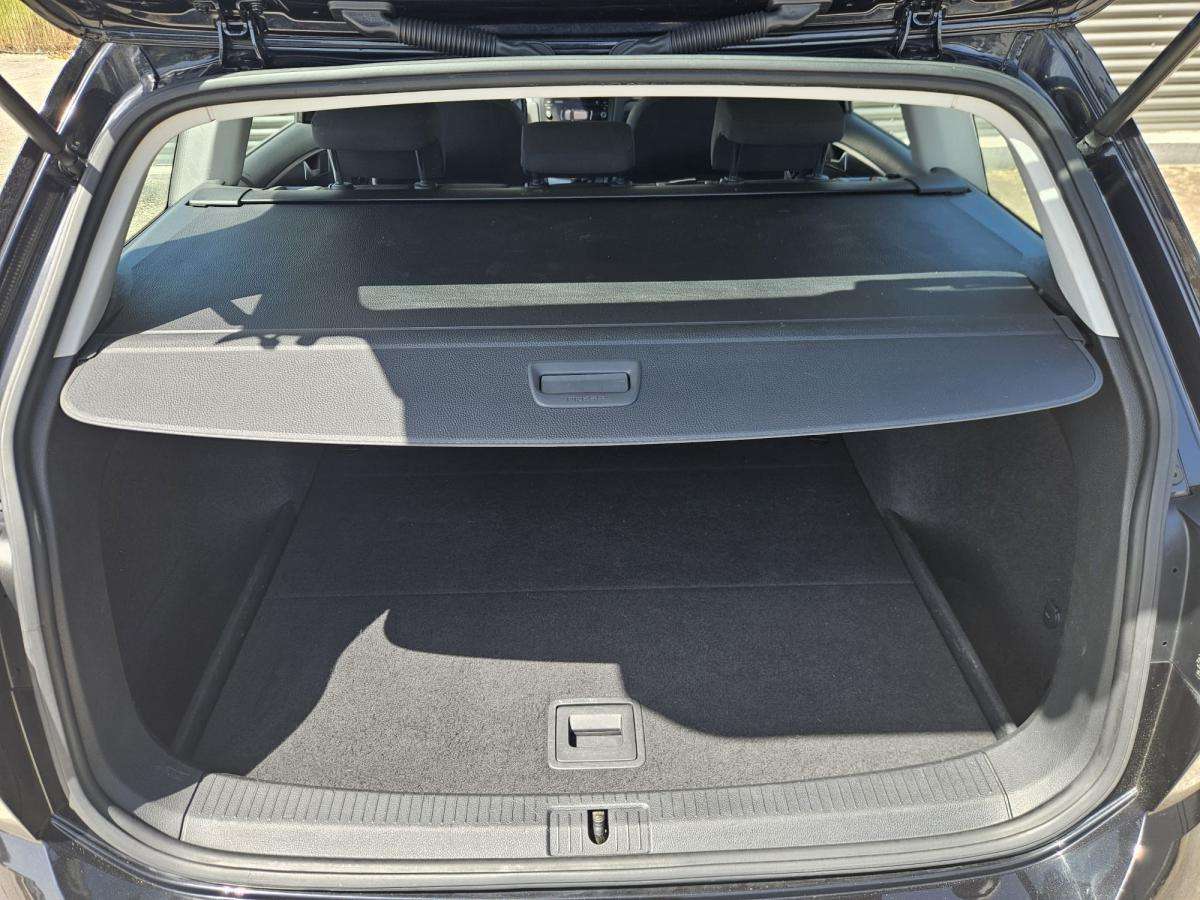 volkswagen-golf-variant-2018-diesel-1598cc
