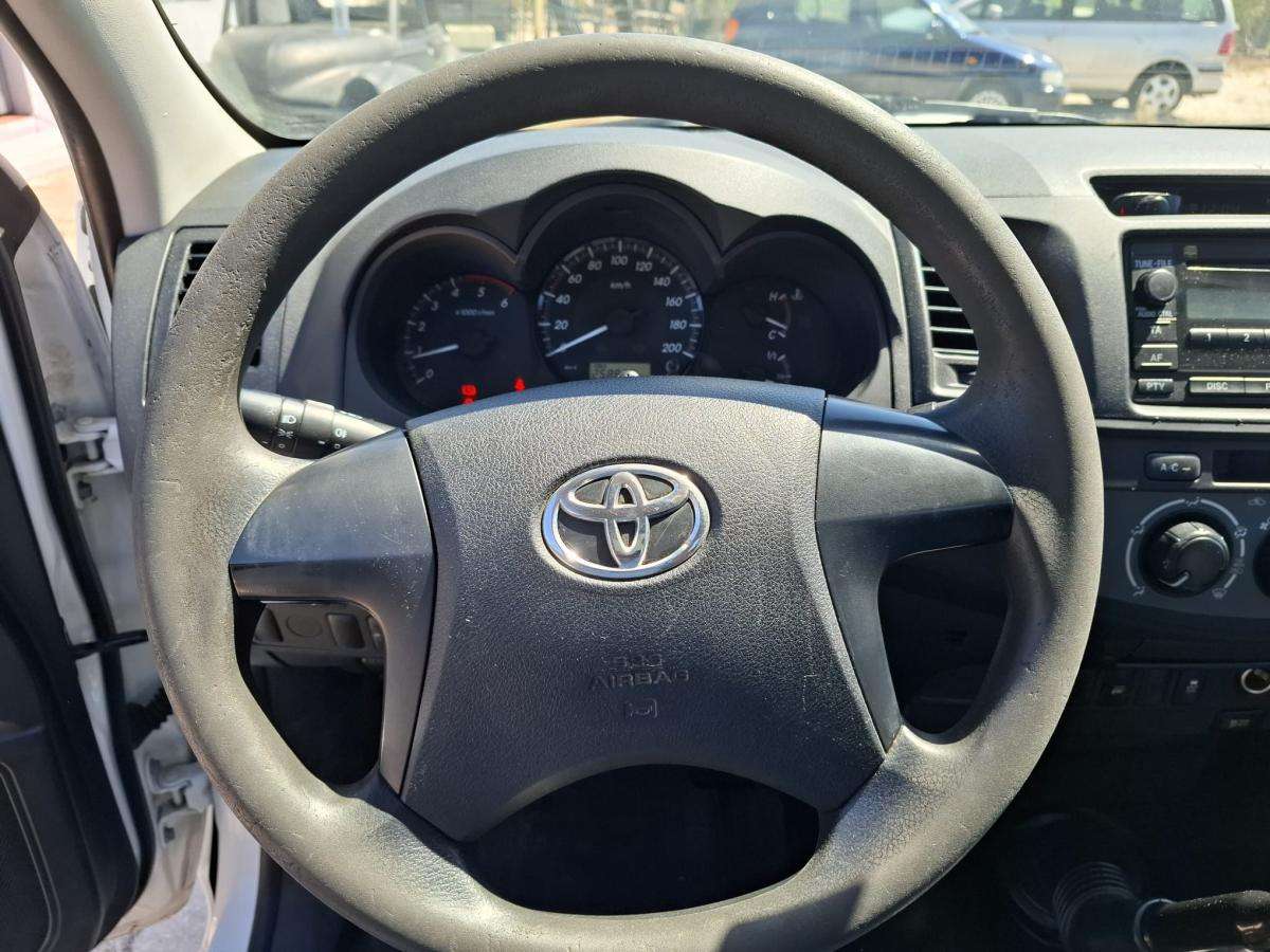 toyota-hilux-2016-diesel-2494cc