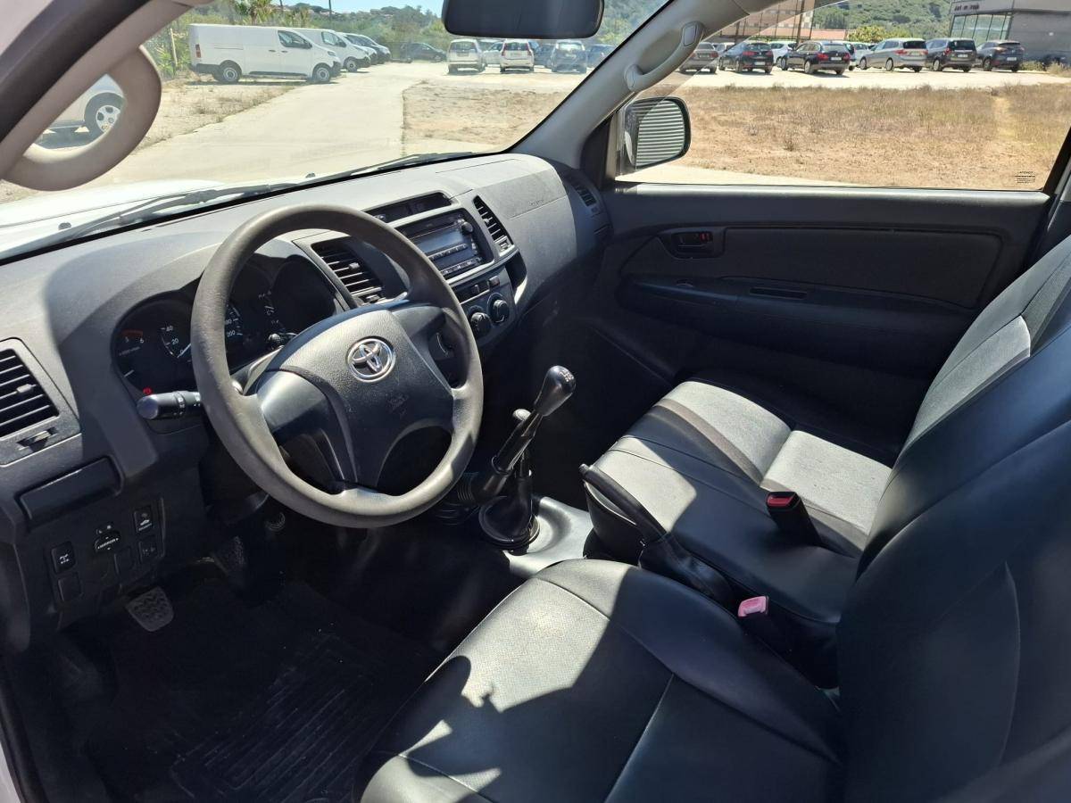 toyota-hilux-2016-diesel-2494cc