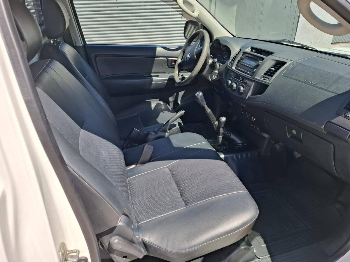 toyota-hilux-2016-diesel-2494cc