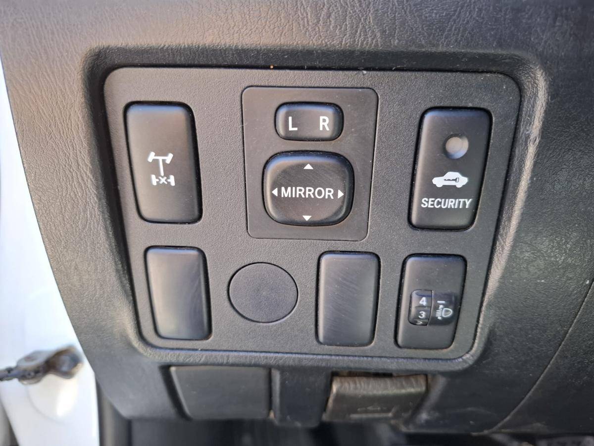 toyota-hilux-2016-diesel-2494cc