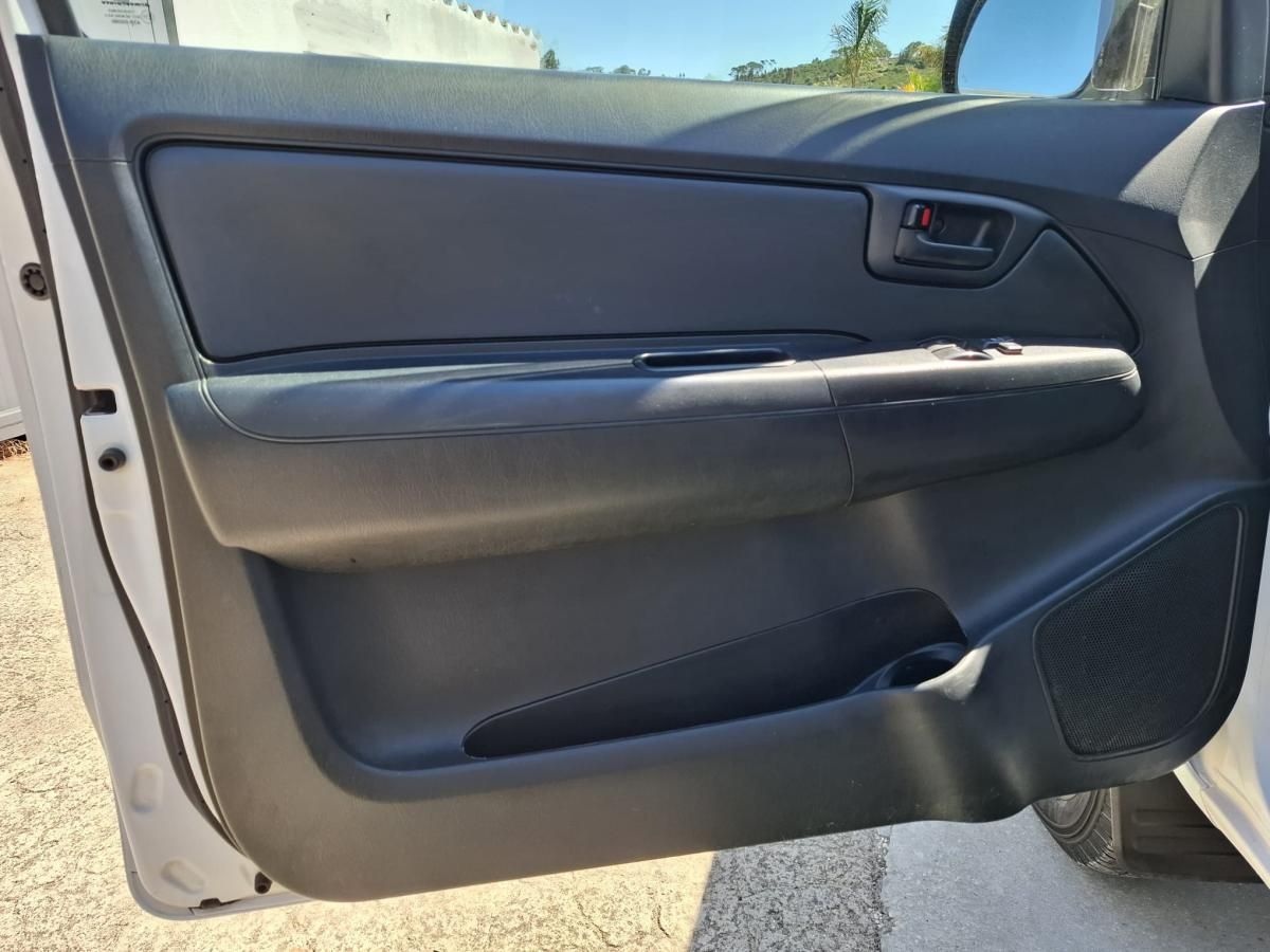 toyota-hilux-2016-diesel-2494cc