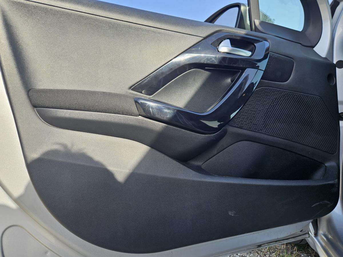 peugeot-208-2018-gasolina-1199cc
