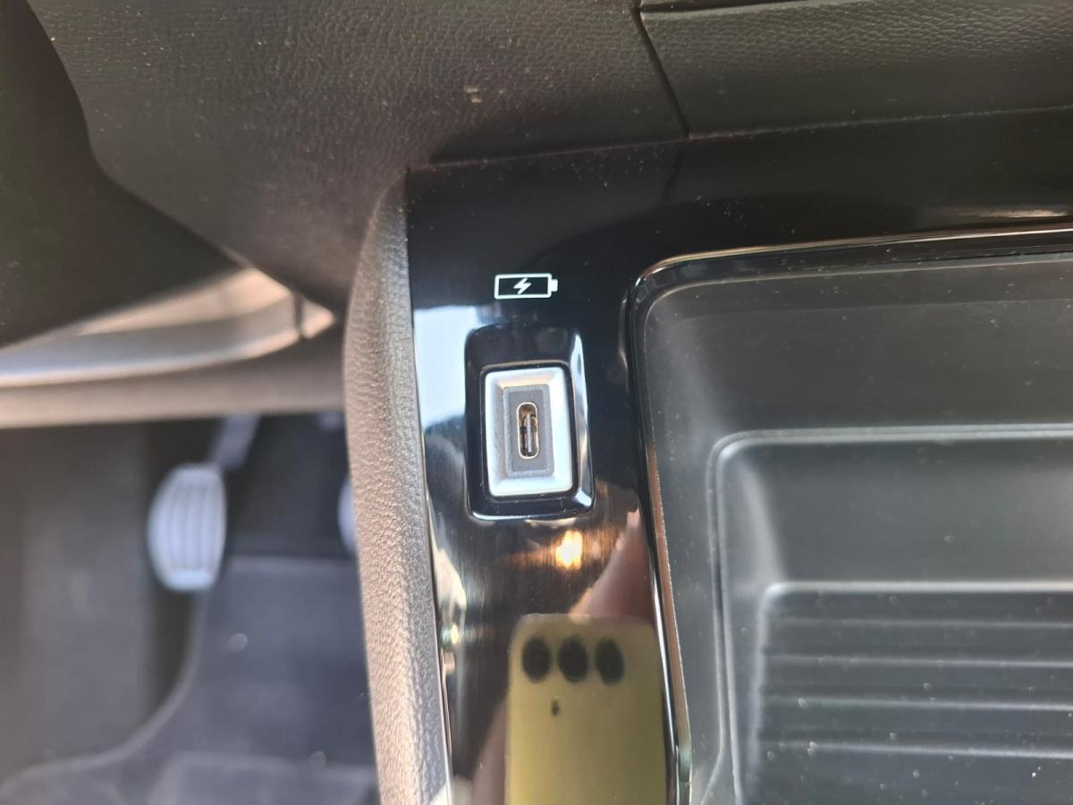 peugeot-2008-2023-gasolina-1199cc