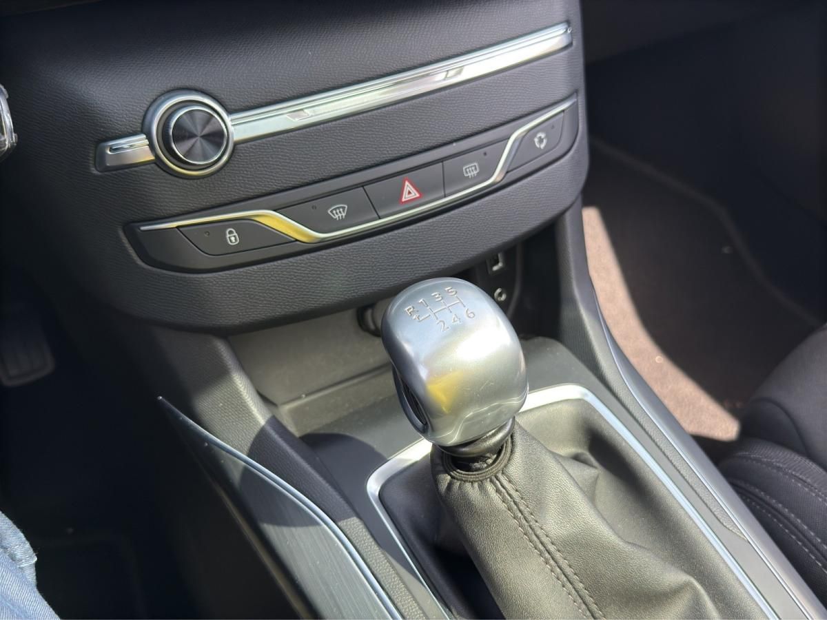 peugeot-308-2016-gasolina-1199cc